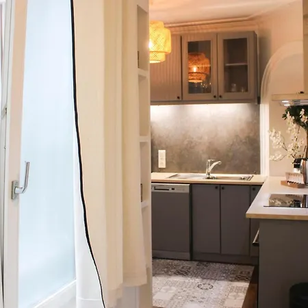 Cozy And Practical Cocoon At The Heart Of Apartment *
